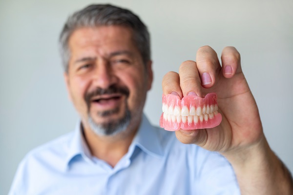 What Your Dentist Wants You To Know About Adjusting To New Dentures